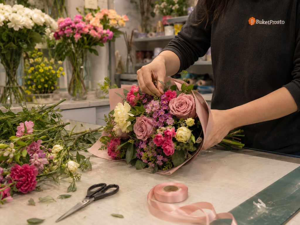 Сборка букета флористом в BuketProsto